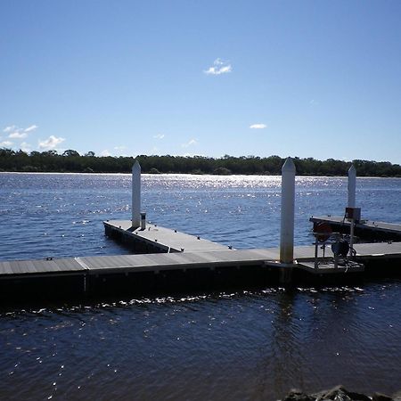 Tin Can Bay'S Sleepy Lagoon Motel Bagian luar foto