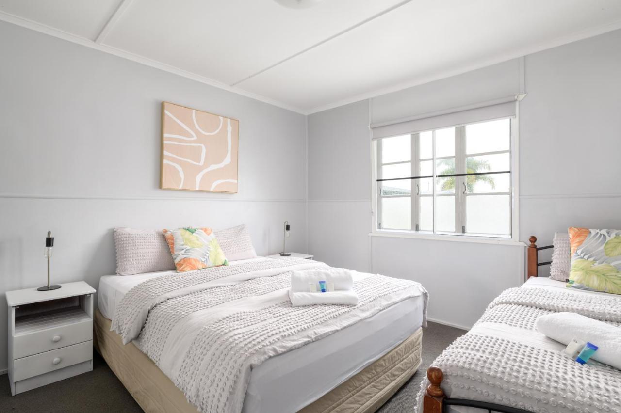Tin Can Bay'S Sleepy Lagoon Motel Bagian luar foto