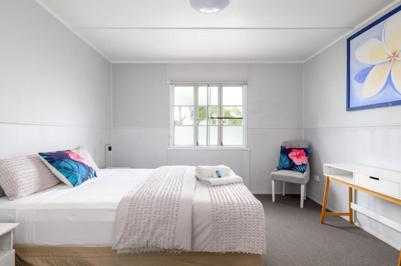 Tin Can Bay'S Sleepy Lagoon Motel Bagian luar foto