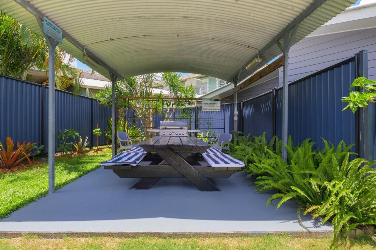 Tin Can Bay'S Sleepy Lagoon Motel Bagian luar foto