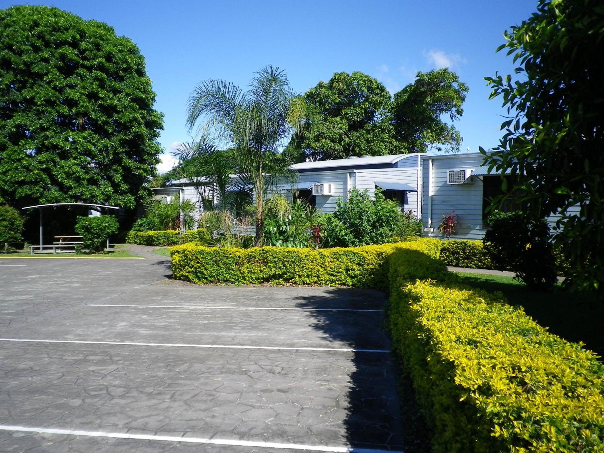 Tin Can Bay'S Sleepy Lagoon Motel Bagian luar foto