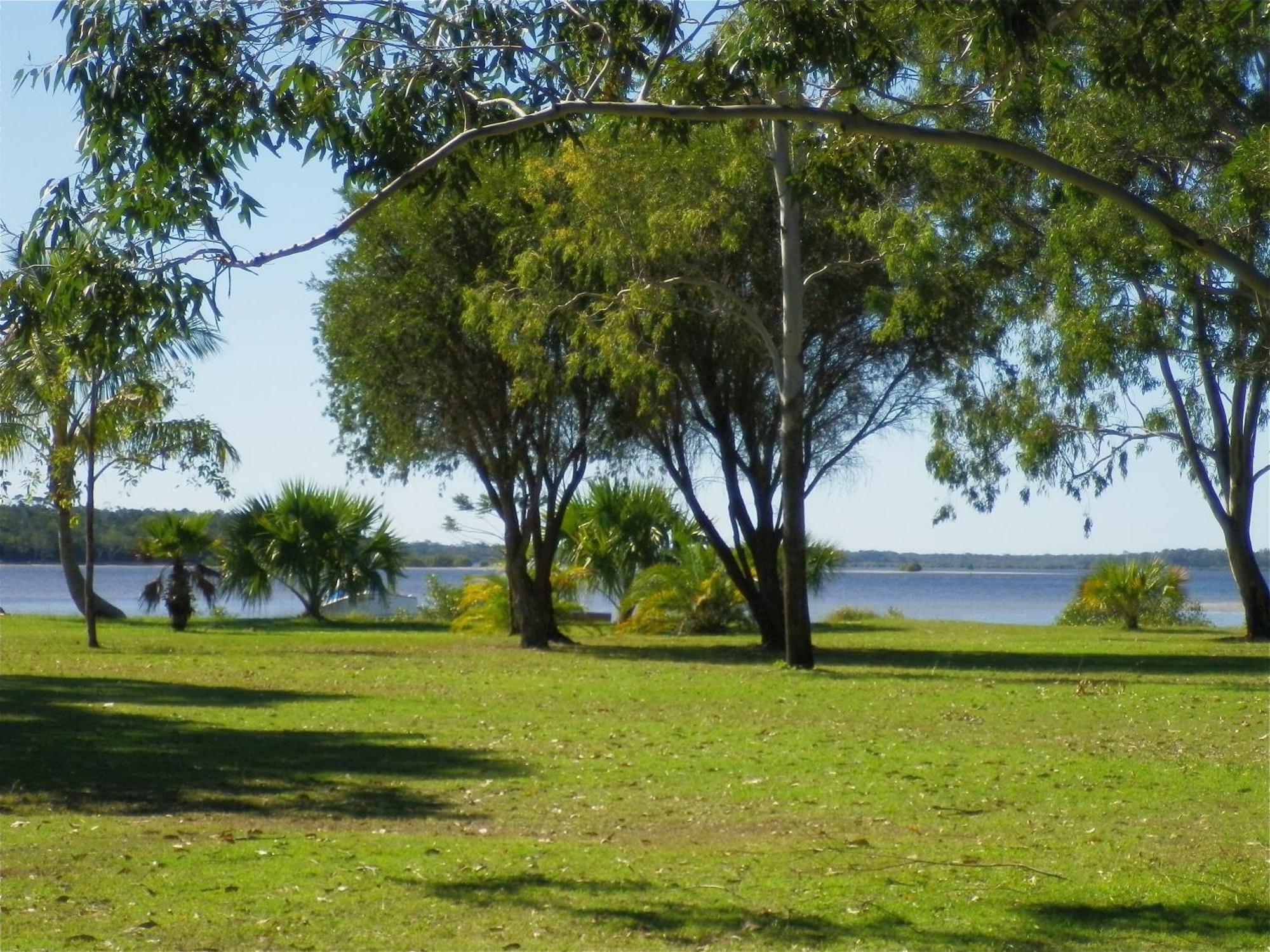Tin Can Bay'S Sleepy Lagoon Motel Bagian luar foto