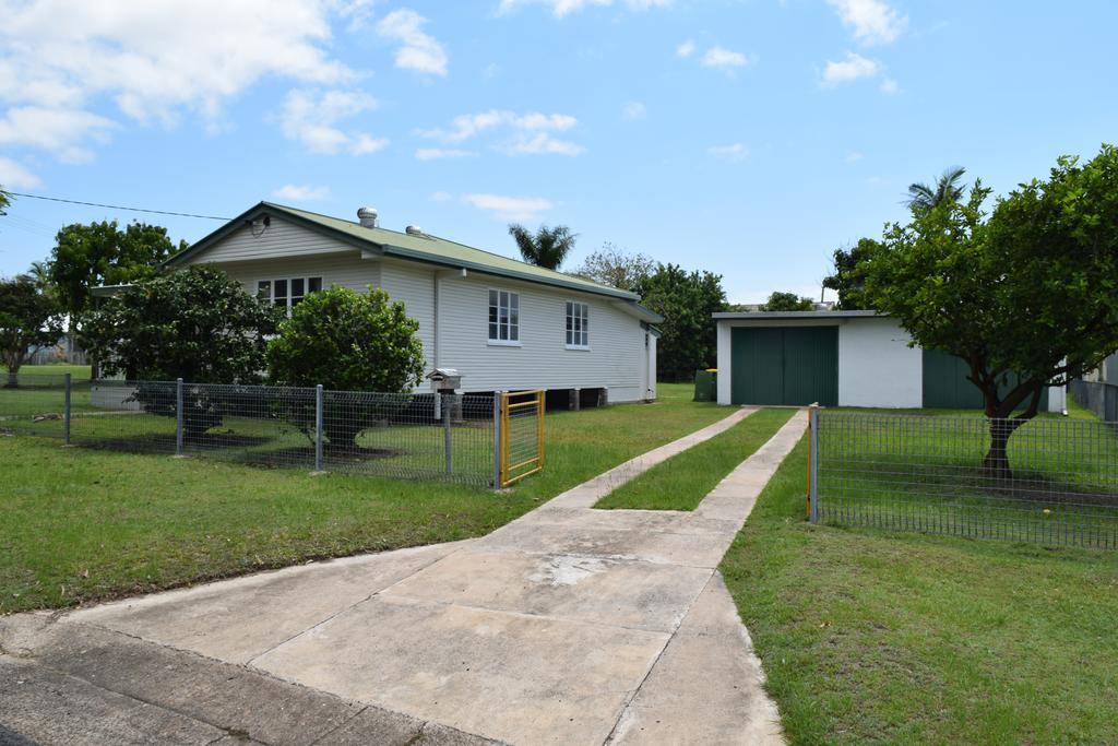 Tin Can Bay'S Sleepy Lagoon Motel Bagian luar foto