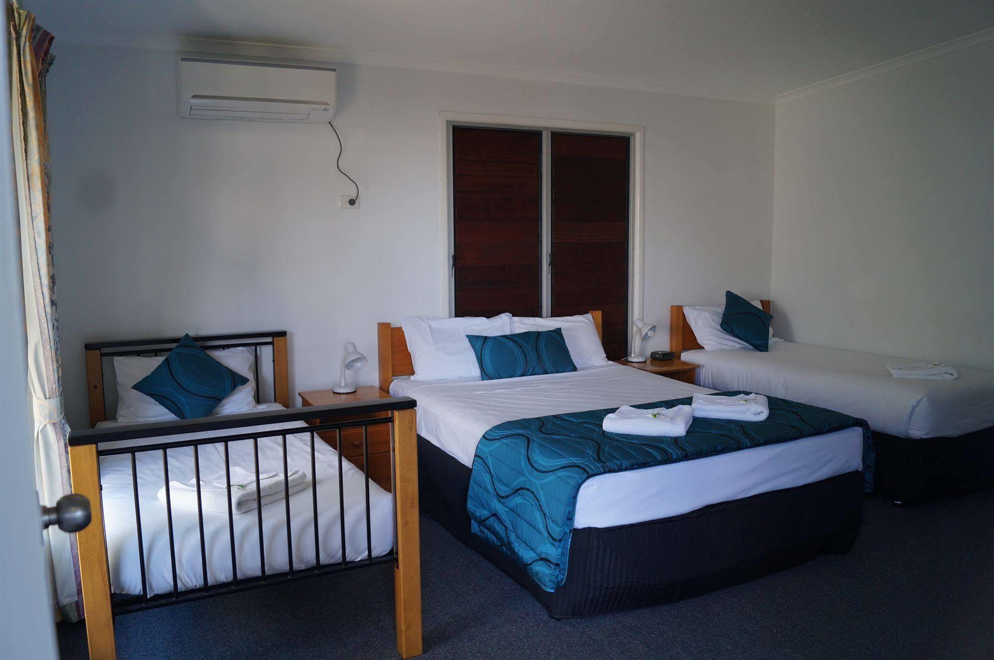 Tin Can Bay'S Sleepy Lagoon Motel Bagian luar foto