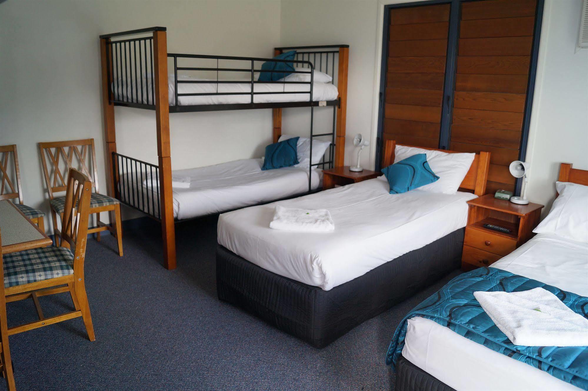 Tin Can Bay'S Sleepy Lagoon Motel Bagian luar foto