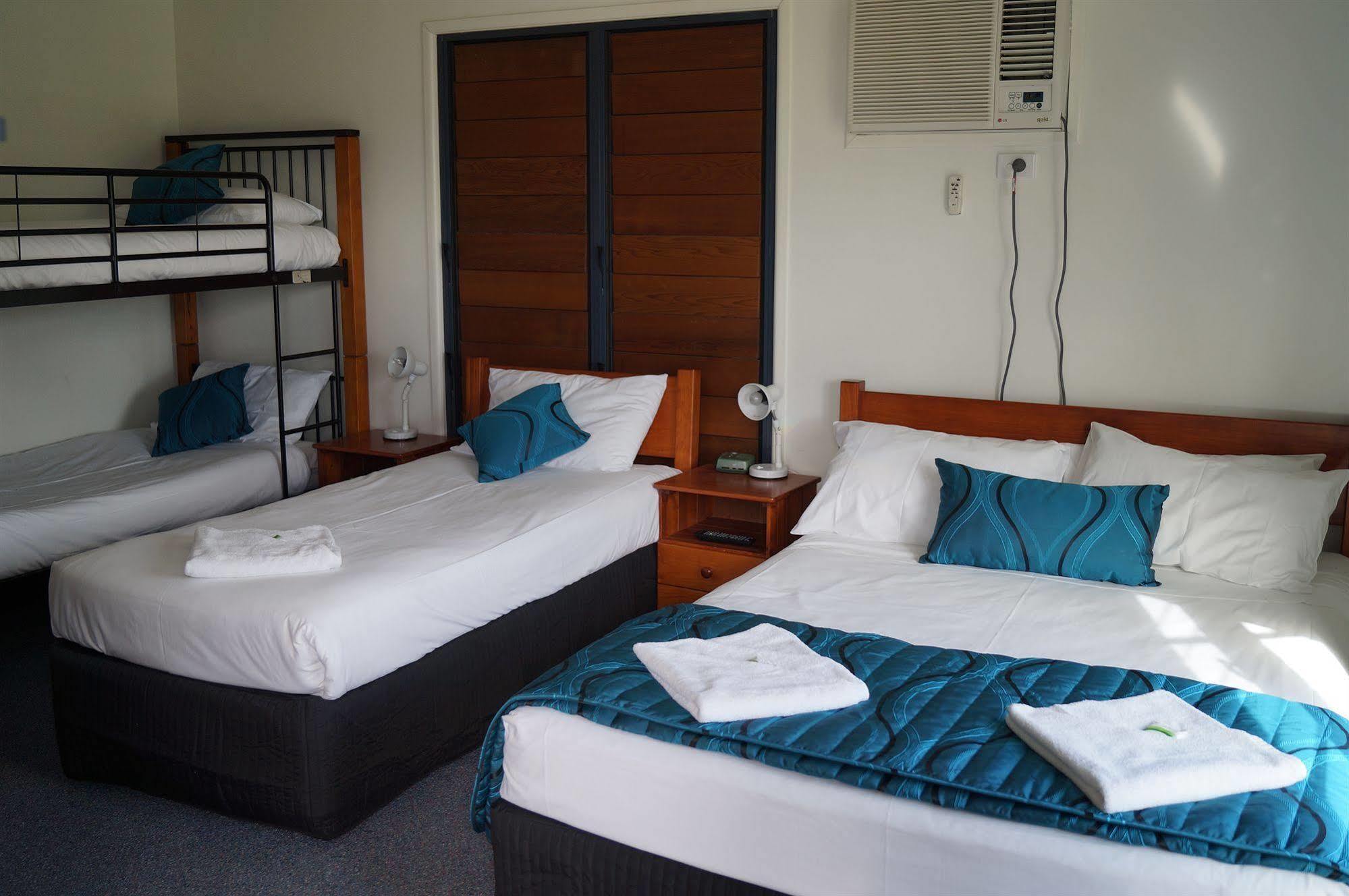 Tin Can Bay'S Sleepy Lagoon Motel Bagian luar foto