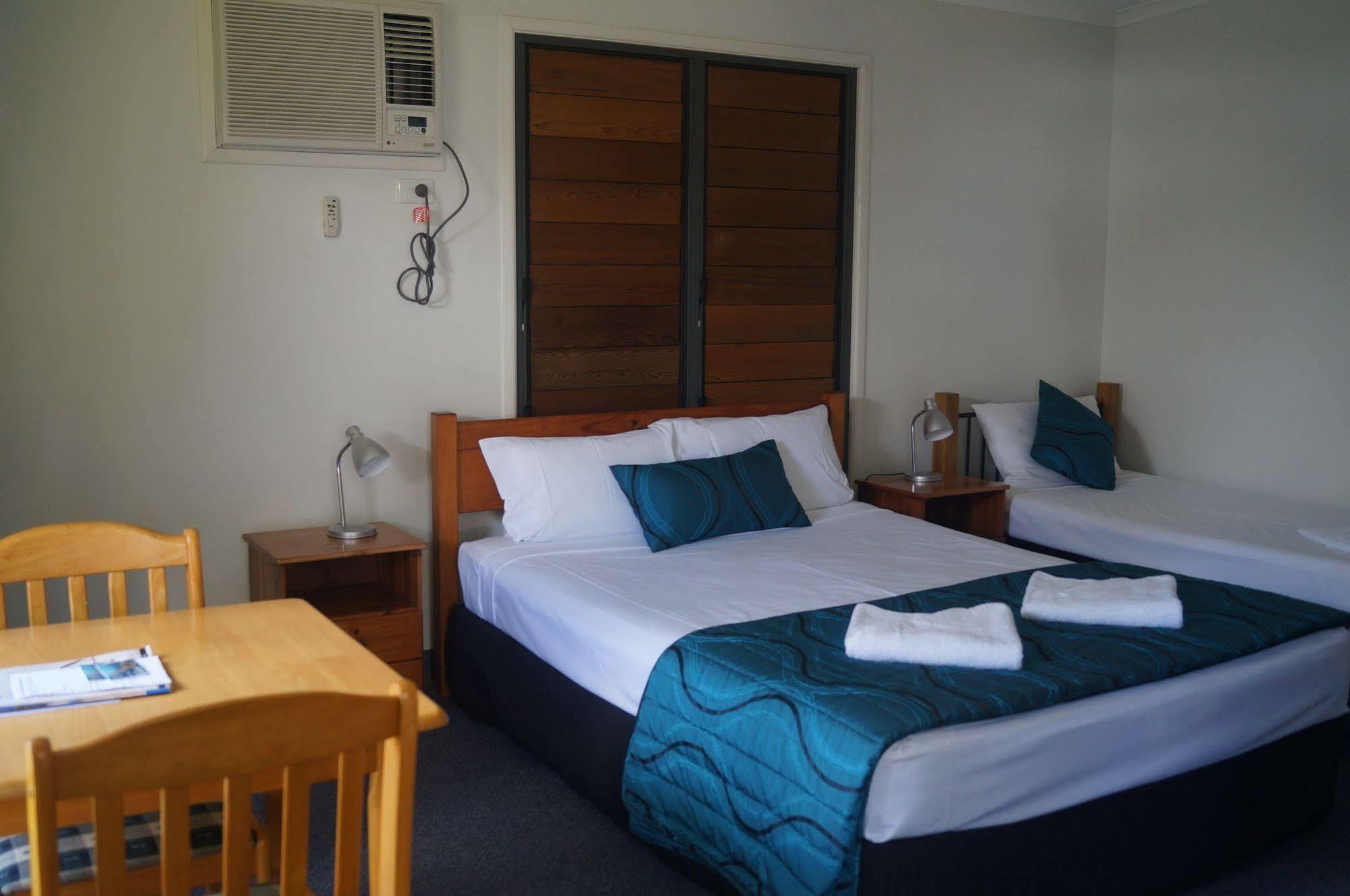 Tin Can Bay'S Sleepy Lagoon Motel Bagian luar foto