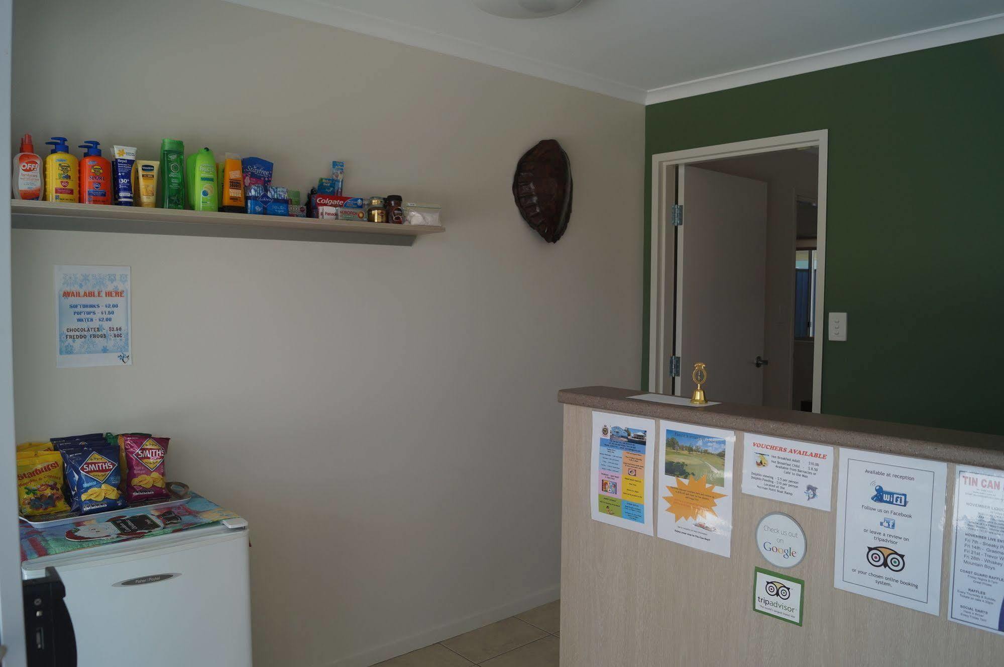 Tin Can Bay'S Sleepy Lagoon Motel Bagian luar foto