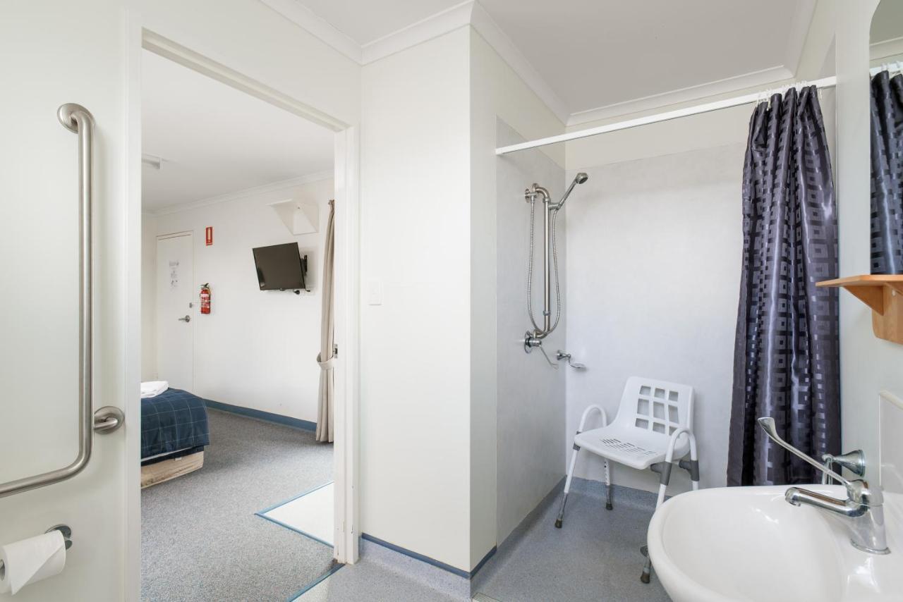 Tin Can Bay'S Sleepy Lagoon Motel Bagian luar foto
